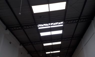 Alquilo bodega en complejo de bodegas privado y seguro en Av Tanca Marengo