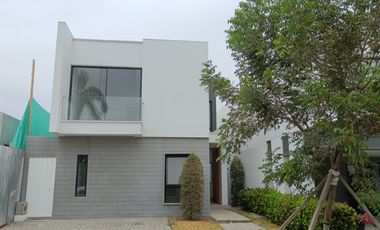 Vendo Casa de estreno en Urbanización en el Nuevo Samborondón La Costa.
