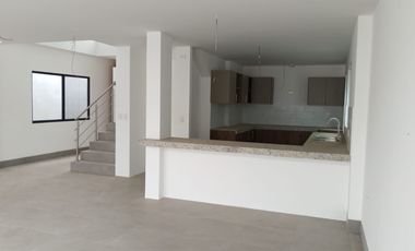 Vendo Casa de estreno en Urbanización en el Nuevo Samborondón La Costa.