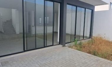 Vendo Casa de estreno en Urbanización en el Nuevo Samborondón La Costa.