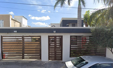 Amplia casa, con Ubicación privilegiada y Gran Potencial¡¡ Aprovecha ¡¡ invierte hoy mismo.