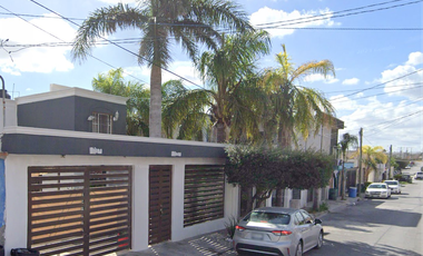 Amplia casa, con Ubicación privilegiada y Gran Potencial¡¡ Aprovecha ¡¡ invierte hoy mismo.