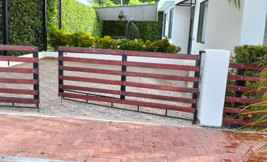 CASA EN VENTA AMOBLADA EN GIRARDOT