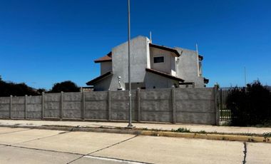 CASA 4D3B LIQUIDA BANCO EN PEÑUELAS COQUIMBO