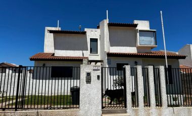 CASA 4D3B LIQUIDA BANCO EN PEÑUELAS COQUIMBO