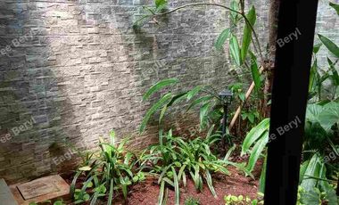 Disewakan dan Dijual rumah 2 lantai Furnish  dekat Tol Alam Sutera