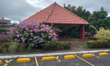 CASA EN VENTA EN GIRARDOT