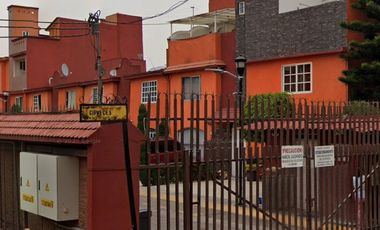 CASITA EN VENTA EN FRACCIONAMIENTO AREA MUY SEGURA EN VALLE DEL TENAYO EN TLALNEPANTLA !