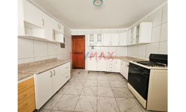 1154098 Venta De Casa De 2 Pisos EN El Distrito La Perla