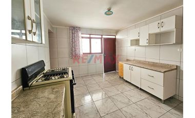 1154098 Venta De Casa De 2 Pisos EN El Distrito La Perla