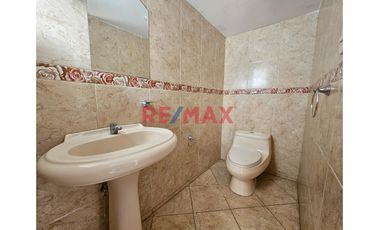 1154098 Venta De Casa De 2 Pisos EN El Distrito La Perla