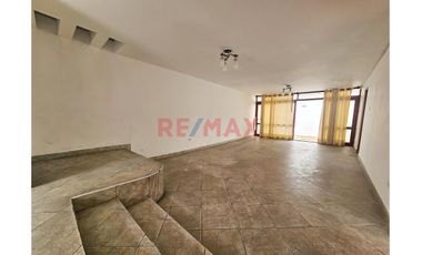 1154098 Venta De Casa De 2 Pisos EN El Distrito La Perla