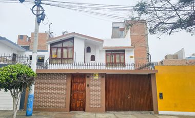 1154098 Venta De Casa De 2 Pisos EN El Distrito La Perla