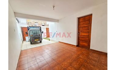 1154098 Venta De Casa De 2 Pisos EN El Distrito La Perla