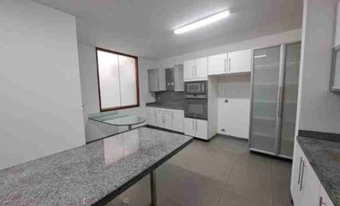 DEPA DE MÁS DE 400M2 EN 1ER PISO CON ESPECTACULAR VISTA A PARQUE