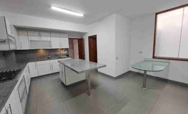 DEPA DE MÁS DE 400M2 EN 1ER PISO CON ESPECTACULAR VISTA A PARQUE