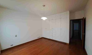 DEPA DE MÁS DE 400M2 EN 1ER PISO CON ESPECTACULAR VISTA A PARQUE