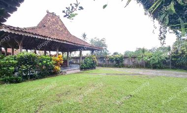 DIJUAL CEPAT VILLA JOGLO DEKAT STADION MAGUWO