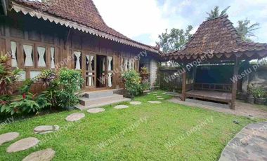 DIJUAL CEPAT VILLA JOGLO DEKAT STADION MAGUWO