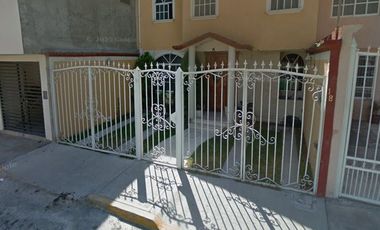 CASA EN VENTA EXCELENTE UBICACION, EN VILLAS DEL ALAMO HIDALGO !