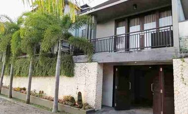 dijual villa 4 bedroom tanpa furniture di Taman Sakura dekat hotel Ayana jimbaran Kuta Selatan Badung Bali