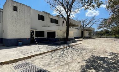 SE RENTA BODEGA DE 1900 M2 TECHADOS EN ZONA NORTE PONIENTE COL. LAGUITOS