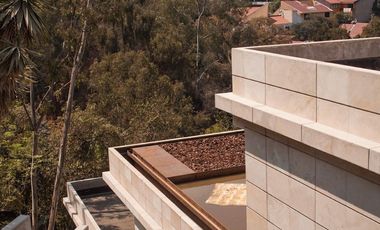 Venta Exclusivo departamento en Lomas Altas, diseño Girault y vista espectacular. Core & Shell para crear tu propio lujo.