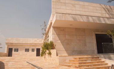 Venta Exclusivo departamento en Lomas Altas, diseño Girault y vista espectacular. Core & Shell para crear tu propio lujo.