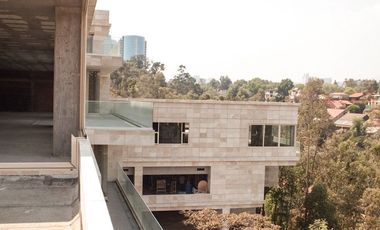 Venta Exclusivo departamento en Lomas Altas, diseño Girault y vista espectacular. Core & Shell para crear tu propio lujo.