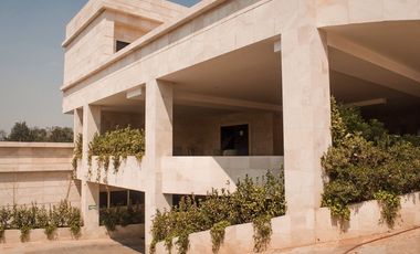 Venta Exclusivo departamento en Lomas Altas, diseño Girault y vista espectacular. Core & Shell para crear tu propio lujo.