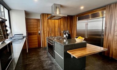 Venta de Amplio Departamento en Exclusiva Sección de Polanco, Remodelado con Terraza.