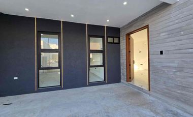 Casa en venta dentro del Residencial Puerta de Hierro zona del campestre