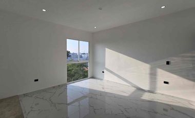 Casa en venta dentro del Residencial Puerta de Hierro zona del campestre