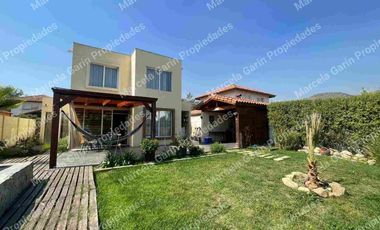 Arriendo Hermosa Casa con Jacuzzi y Quincho en Colina, Ayres de Chicureo, Condominio El Rodeo