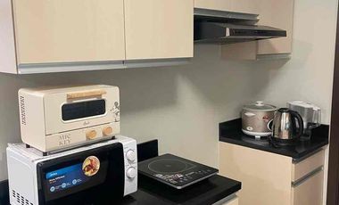 Spacious 1-bedroom Corner Unit in the Heart of Makati