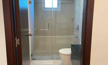 Spacious 1-bedroom Corner Unit in the Heart of Makati