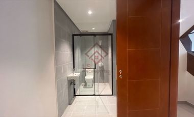 SH10 FOR SALE Ultra Modern Townhouse in Multinational Village