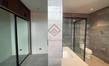 SH10 FOR SALE Ultra Modern Townhouse in Multinational Village