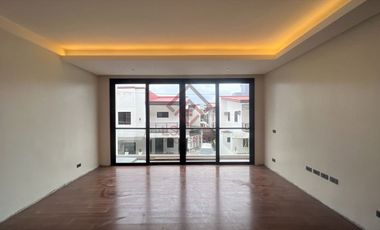 SH10 FOR SALE Ultra Modern Townhouse in Multinational Village