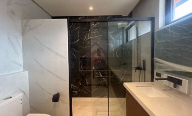 SH10 FOR SALE Ultra Modern Townhouse in Multinational Village