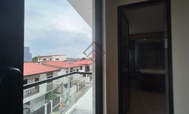 SH10 FOR SALE Ultra Modern Townhouse in Multinational Village