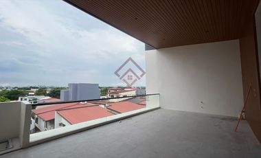 SH10 FOR SALE Ultra Modern Townhouse in Multinational Village