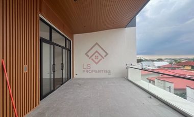 SH10 FOR SALE Ultra Modern Townhouse in Multinational Village