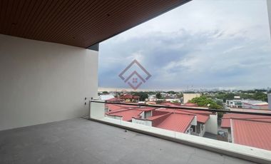 SH10 FOR SALE Ultra Modern Townhouse in Multinational Village