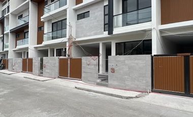 SH10 FOR SALE Ultra Modern Townhouse in Multinational Village