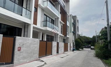 SH10 FOR SALE Ultra Modern Townhouse in Multinational Village
