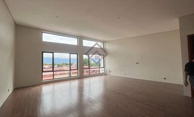 SH10 FOR SALE Ultra Modern Townhouse in Multinational Village