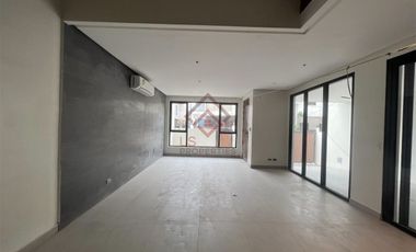 SH10 FOR SALE Ultra Modern Townhouse in Multinational Village
