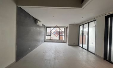 SH10 FOR SALE Ultra Modern Townhouse in Multinational Village