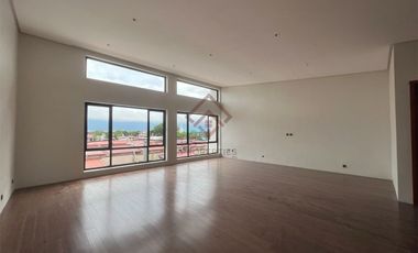 SH10 FOR SALE Ultra Modern Townhouse in Multinational Village